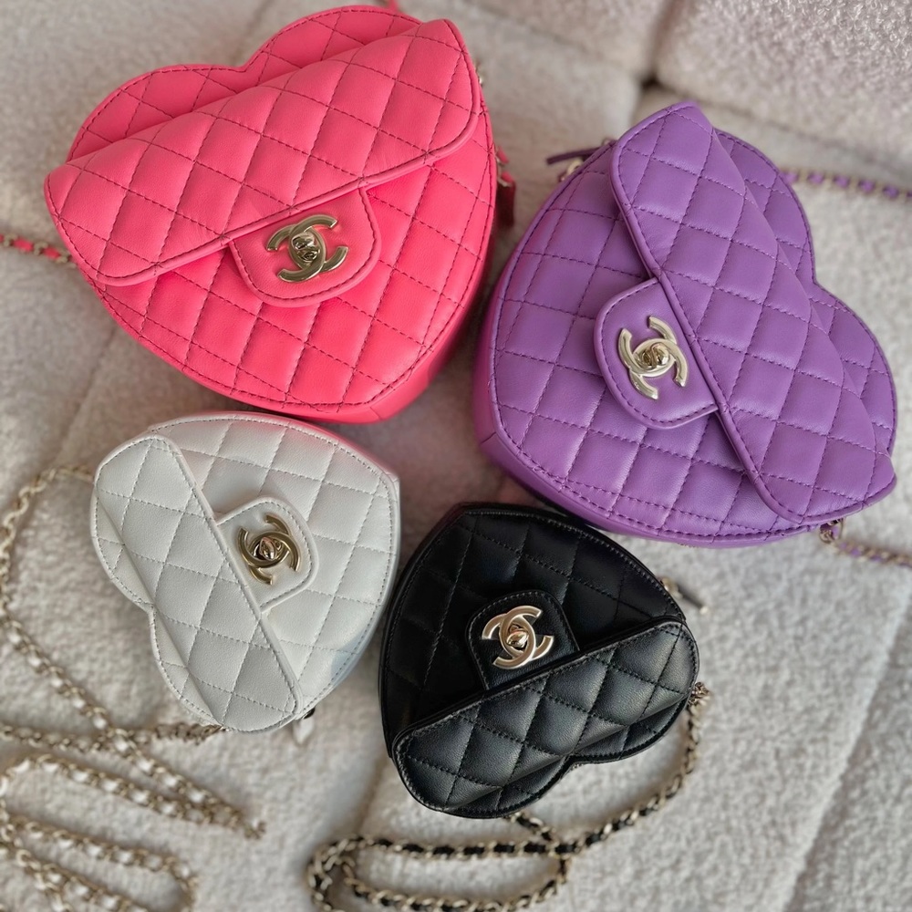 Chanel small crossbody Heart bag with chain in black Mini 22S - Picture 3 of 14